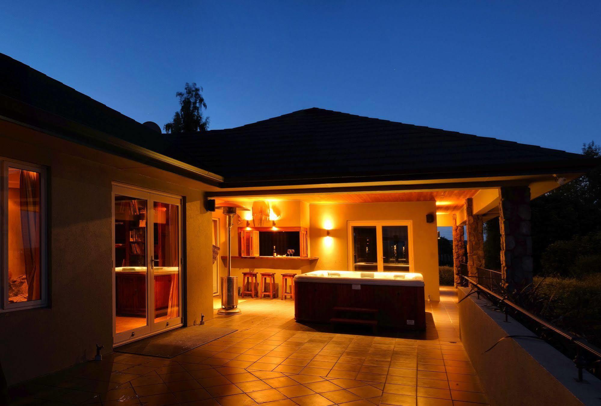 Tauhara Sunrise Lodge Lac Lac Taupo Extérieur photo